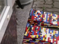 Lắp ghép đường riêng cho xe lăn từ Lego
