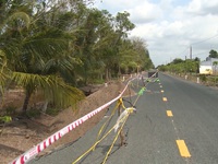 Hàng loạt tuyến đường ở Cà Mau bị sụt lún vì hạn mặn