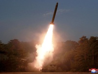 Nhật Bản: Triều Tiên đã phóng ít nhất 2 tên lửa đạn đạo tầm ngắn