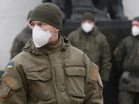 Tịch thu 100.000 khẩu trang y tế bị cướp tại Ukraine