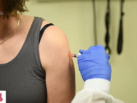 Người đầu tiên thử nghiệm vaccine ngừa virus gây COVID-19 tại Mỹ