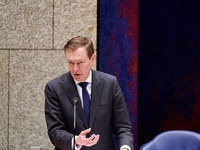 Bộ trưởng Y Tế Hà Lan từ chức giữa đại dịch COVID-19