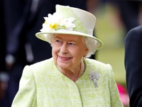 Dịch COVID-19 lây lan, Nữ hoàng Anh rời khỏi Cung điện Hoàng gia