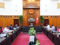 Thủ tướng Nguyễn Xuân Phúc: Các tỉnh, thành phải tay nắm tay vượt khó