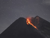 Núi lửa Merapi tại Indonesia phun trào