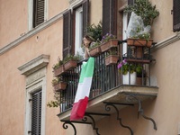 Italy treo cờ rủ tưởng niệm các nạn nhân COVID-19
