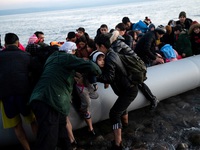 Hy Lạp bị tố bắn, đâm chìm xuồng chở người di cư