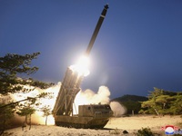 Triều Tiên thử nghiệm hệ thống pháo phản lực siêu lớn