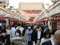 Nhật Bản xem xét ban bố tình trạng khẩn cấp vì dịch COVID-19