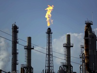 OPEC và đối tác không đạt đồng thuận cắt giảm sản lượng, giá dầu xuống chạm đáy