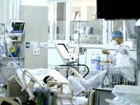 14 ngày cách ly, Bệnh viện Bạch Mai tiếp nhận điều trị 40 bệnh nhân rất nặng