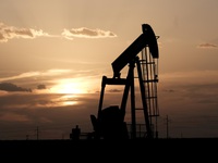 Giá dầu Brent giảm thấp kỷ lục, xuống dưới 19 USD/thùng