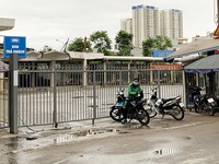 Hà Nội ngày đầu dừng giãn cách xã hội: Bến xe vẫn 'cửa đóng, cài then'