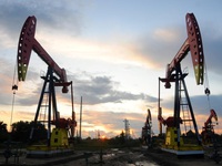 Fitch cảnh báo giá dầu Brent có thể rơi xuống mức “1 chữ số”