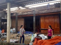 Lốc xoáy 'tốc mái' hơn 100 ngôi nhà ở Hà Tĩnh