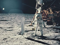 Phát hiện bất ngờ, nước tiểu người giúp xây bê tông trên Mặt Trăng