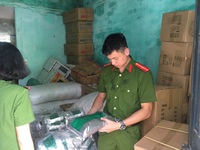 Thu giữ số lượng lớn nguyên liệu trà sữa nhập lậu ở Hà Nội