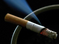 Anh: Nhiều người bỏ thuốc lá vì lo sợ COVID-19