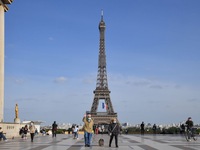 Tháp Eiffel sẽ đón du khách trở lại từ cuối tháng 6