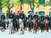 ẢNH: Đoàn Cảnh sát cơ động Kỵ binh oai nghiêm diễu hành trước Lăng Bác và Nhà quốc hội
