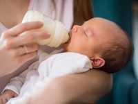 WHO: Trẻ được nuôi bằng sữa công thức có nguy cơ cao mắc béo phì