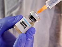 Mỹ: FDA sẽ đặt tiêu chuẩn cao hơn với vaccine ngừa COVID-19