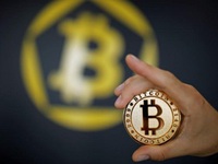 Bitcoin vượt mốc 10.000 USD