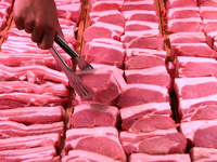 Trung Quốc tạm dừng nhập khẩu thịt lợn từ Brazil