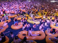 COVID-19 không cản được hàng nghìn người Vũ Hán đổ về lễ hội âm nhạc