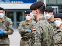 Thiếu nhân viên y tế, Tây Ban Nha điều động 2.000 binh sĩ hỗ trợ chống dịch