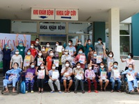 Niềm vui ngày ra viện của 31 bệnh nhân COVID-19 ở Đà Nẵng