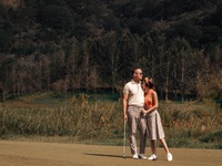 Thu Hoài khoe bộ ảnh sân golf lãng mạn cùng hôn phu doanh nhân