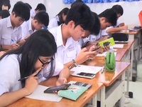 Học sinh được sử dụng điện thoại trong lớp - Thầy cô, phụ huynh nghĩ gì?