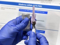 FBI cảnh báo nguy cơ tin tặc đánh cắp nghiên cứu vaccine COVID-19 của Mỹ