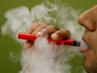 Gia tăng số người trẻ Mỹ tử vong vì thuốc lá điện tử
