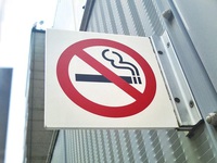 Hai vùng du lịch nổi tiếng ở Tây Ban Nha cấm hút thuốc nơi công cộng