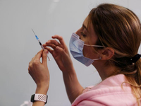 Israel đưa phụ nữ mang thai vào danh sách ưu tiên tiêm vaccine COVID-19