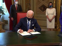 Tân Tổng thống Mỹ Joe Biden ký hàng loạt sắc lệnh hành pháp