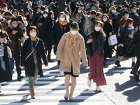 Số ca mắc COVID-19 mới cao kỷ lục, Nhật Bản cân nhắc ban bố tình trạng khẩn cấp