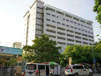 Gần 9.000 người ở Hà Nội và các tỉnh tới khám, điều trị ở Bệnh viện Việt Đức 2 tuần qua