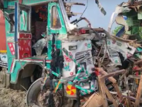 Xe bus đâm xe tải tại Ấn Độ khiến 14 người thiệt mạng, hàng chục người bị thương