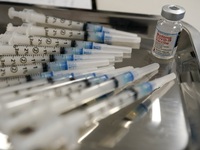 Mỹ hướng tới sản xuất thêm 1 tỷ liều vaccine mRNA mỗi năm