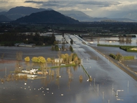 Tỉnh bị lũ lụt của Canada hạn chế lượng nhiên liệu được mua và việc đi lại không cần thiết