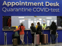Hà Lan: Một số người trong 61 ca mắc COVID-19 trên chuyến bay từ Nam Phi nhiễm biến thể mới