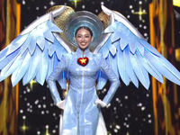 Miss Grand International 2021: Thùy Tiên tỏa sáng ở phần thi trang phục dân tộc dù gặp sự cố