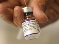 Phòng chống biến thể Omicron: Vaccine vẫn là 'vũ khí tốt nhất hiện có'