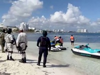 Mexico: Các tay súng đi mô tô nước nổ súng ở bãi biển Cancun, du khách hoảng loạn tháo chạy