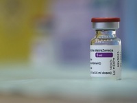 Vaccine COVID-19 của AstraZeneca an toàn cho mọi người trưởng thành