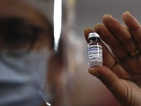 Nga tăng tốc sản xuất 3 loại vaccine ngừa COVID-19