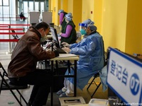 Trung Quốc đi đầu trong việc cấp hộ chiếu vaccine du lịch